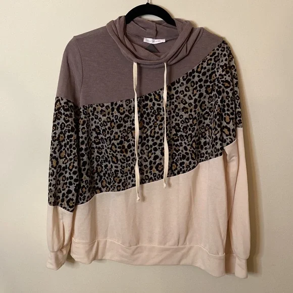 Cozy Leopard Print Colorblock Cowl Neck Pullover Sweater - Picture 3 of 4